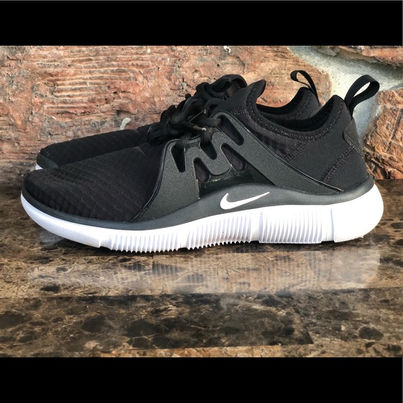 womens nike acalme black